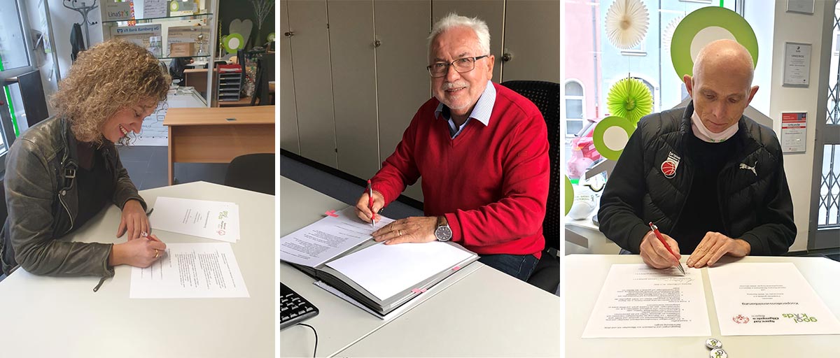 Anna Niedermaier, Erwin Horak und Wolfgang Heyder unterschreiben den Kooperationsvertrag zwischen goolkids und Special Olympics Bayern