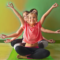Kinder bei Yogaübung
