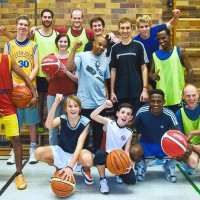 Gruppenfoto der BaketballerInnen