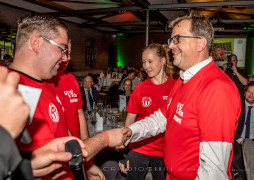 Christian Niedt mit Bürgermeister Christian Lange