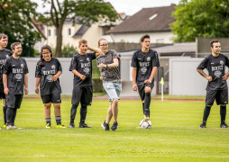 Die Spieler machen sich vor dem Spiel warm