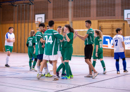 Abklatschen beim Team Jura Girls vor ihrem Spiel