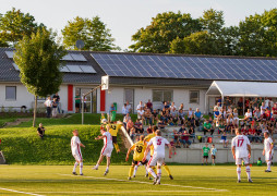 Spielszene vor der Tribüne