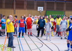 Besprechung vor dem Turnier mit allen Teams