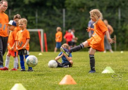 Kids beim Fußballtraining