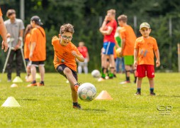 Kids beim Fußballtraining