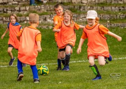 Kids beim Fußballspiel